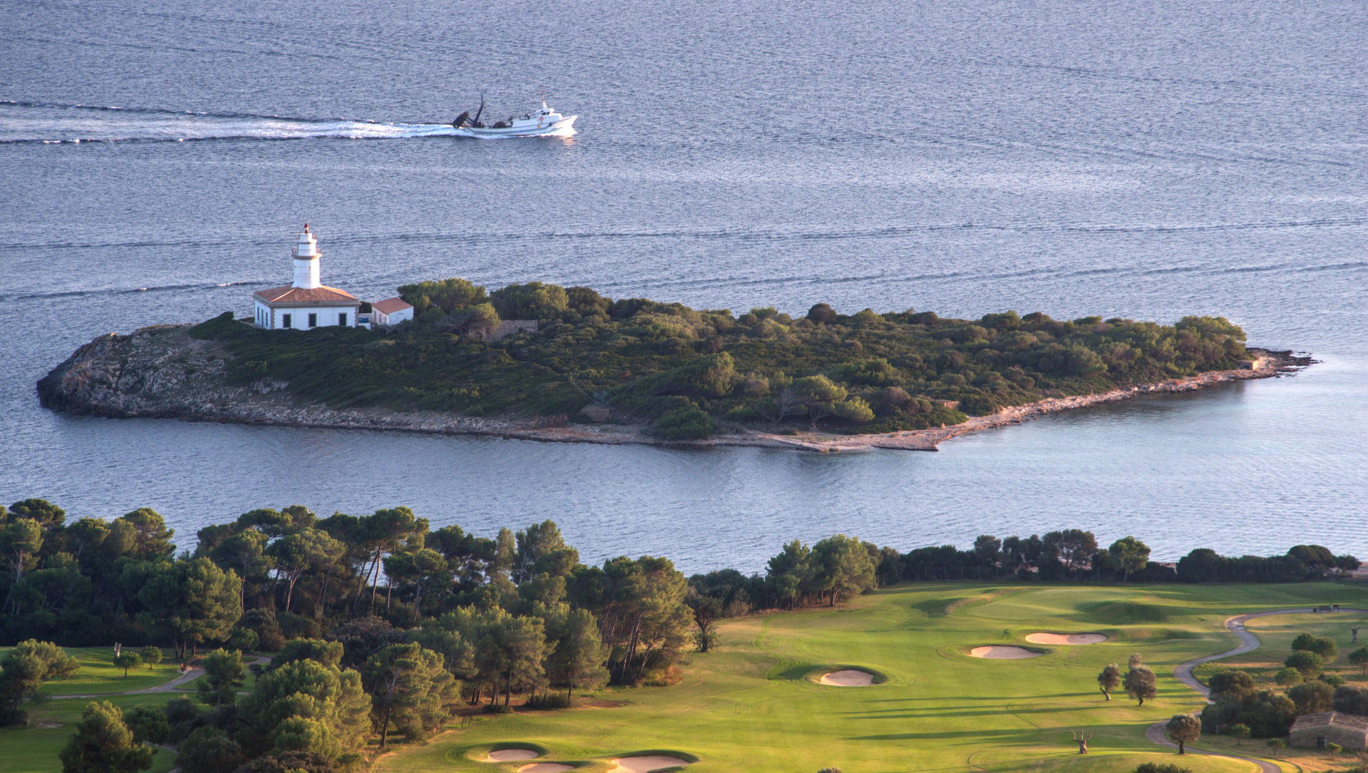 Golfplatz mit Meerblick