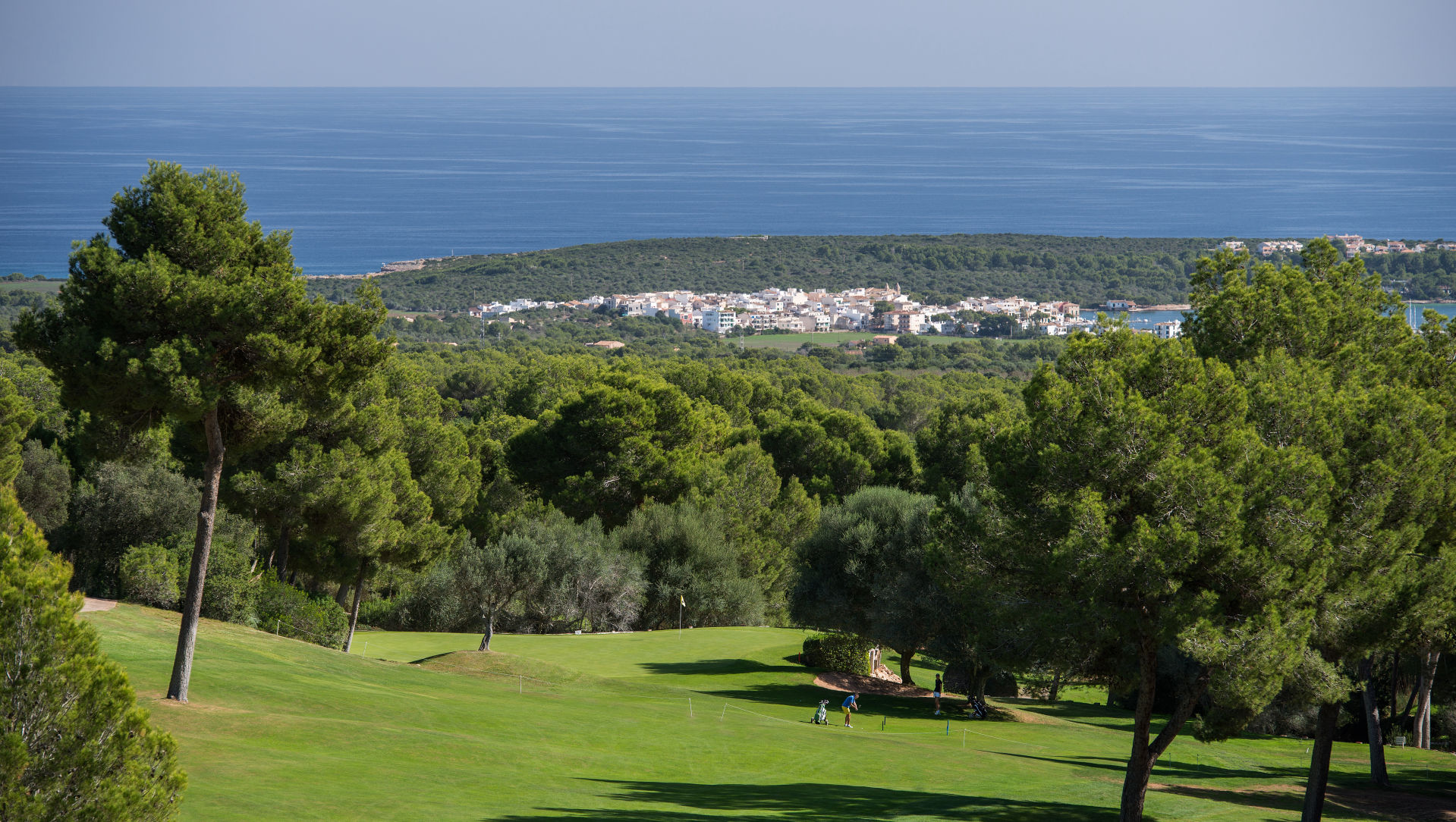 Golfplatz mit Meerblick