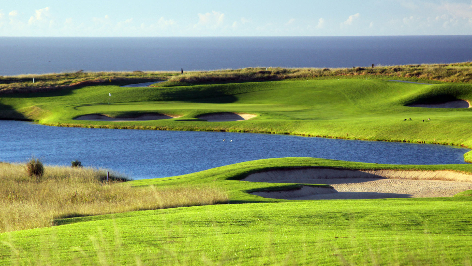 Golfplatz mit Meerblick