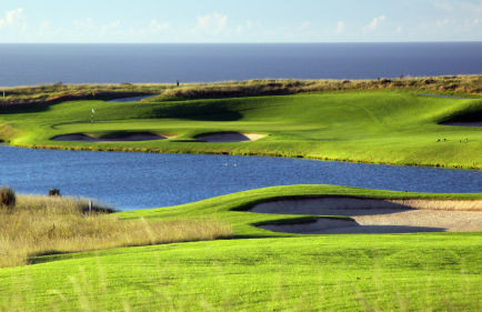 Golfplatz mit Meerblick