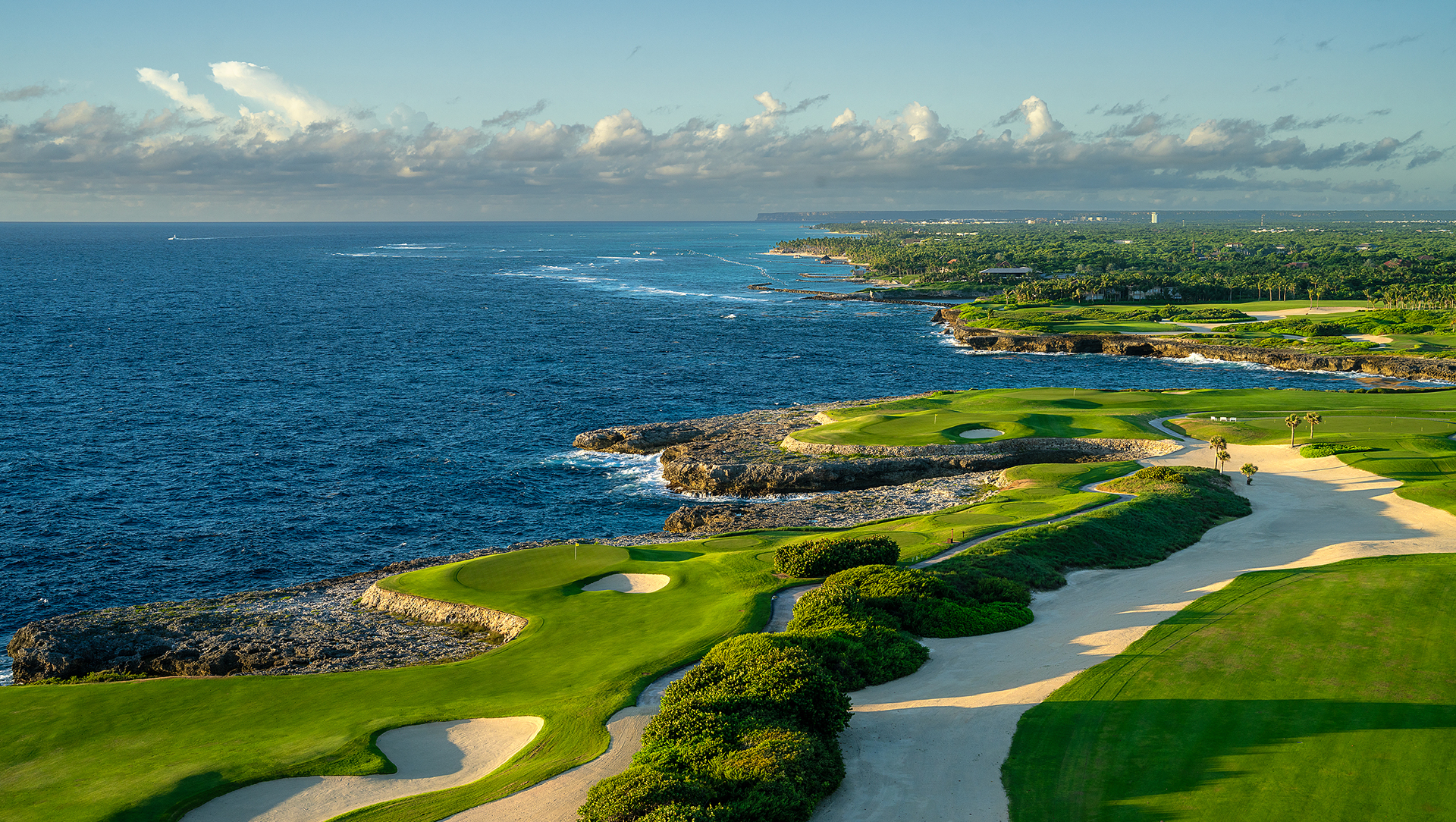 Grünes Par 4 Ozean