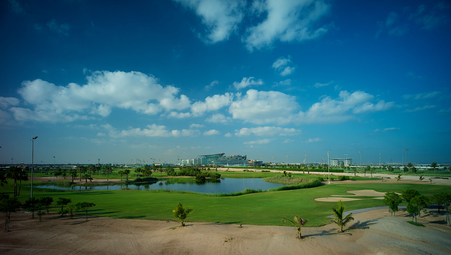 The Track Meydan Golf VAE Golfreise Dubai GOLFMOTION GOLFMOTION