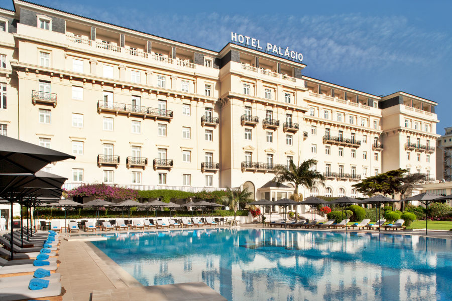 Hotel & Pool