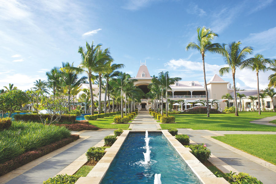 General-View-Sugar-Beach.jpg Sugar Beach 
