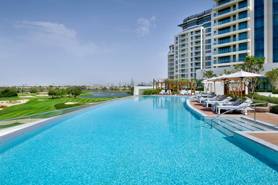 _DEF1604.JPG Hotel und Pool